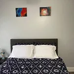 Cheerful 3-Bedrooms With Free Parking On Premises