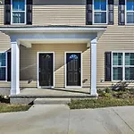 Ideally Located And Elegant Condo With Balcony!