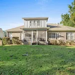 Serene Smart Home, Big Backyard, Family And Friends