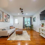 Midtown Cottage - Central Location!