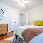 Midtown Cottage - Central Location!
