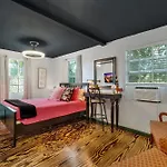 Groups-1 Mi To Stadium-Dog Friendly-Fence Yrd