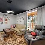 Groups-1 Mi To Stadium-Dog Friendly-Fence Yrd