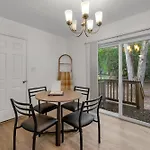 The Renegade - Renovated 3 Bedroom