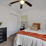 The Renegade - Renovated 3 Bedroom