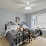 Tallahassee Townhouse Sleeps 4, Wi-Fi, Netflix
