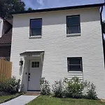 Cozy Townhome Retreat With King Bed Near I-10, Capitol, Fsu & Famu