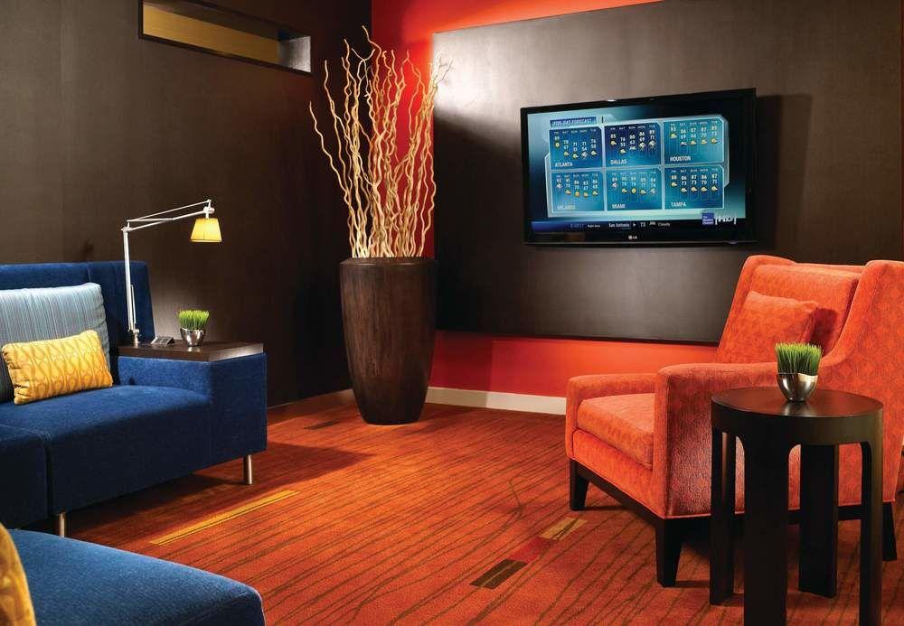 Courtyard By Marriott Downtown/capital Hotel