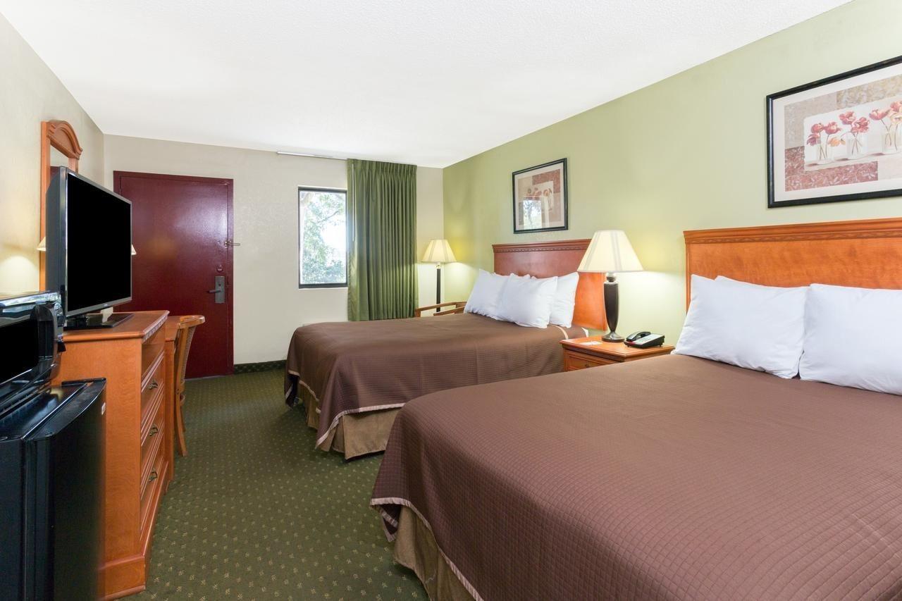 Howard Johnson By Wyndham Hotel 2*