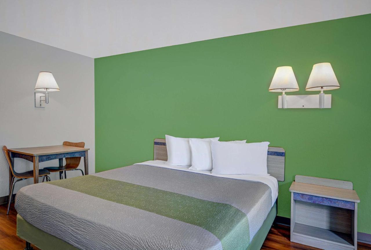 Hotel 6-tallahassee, Fl - Downtown 2*