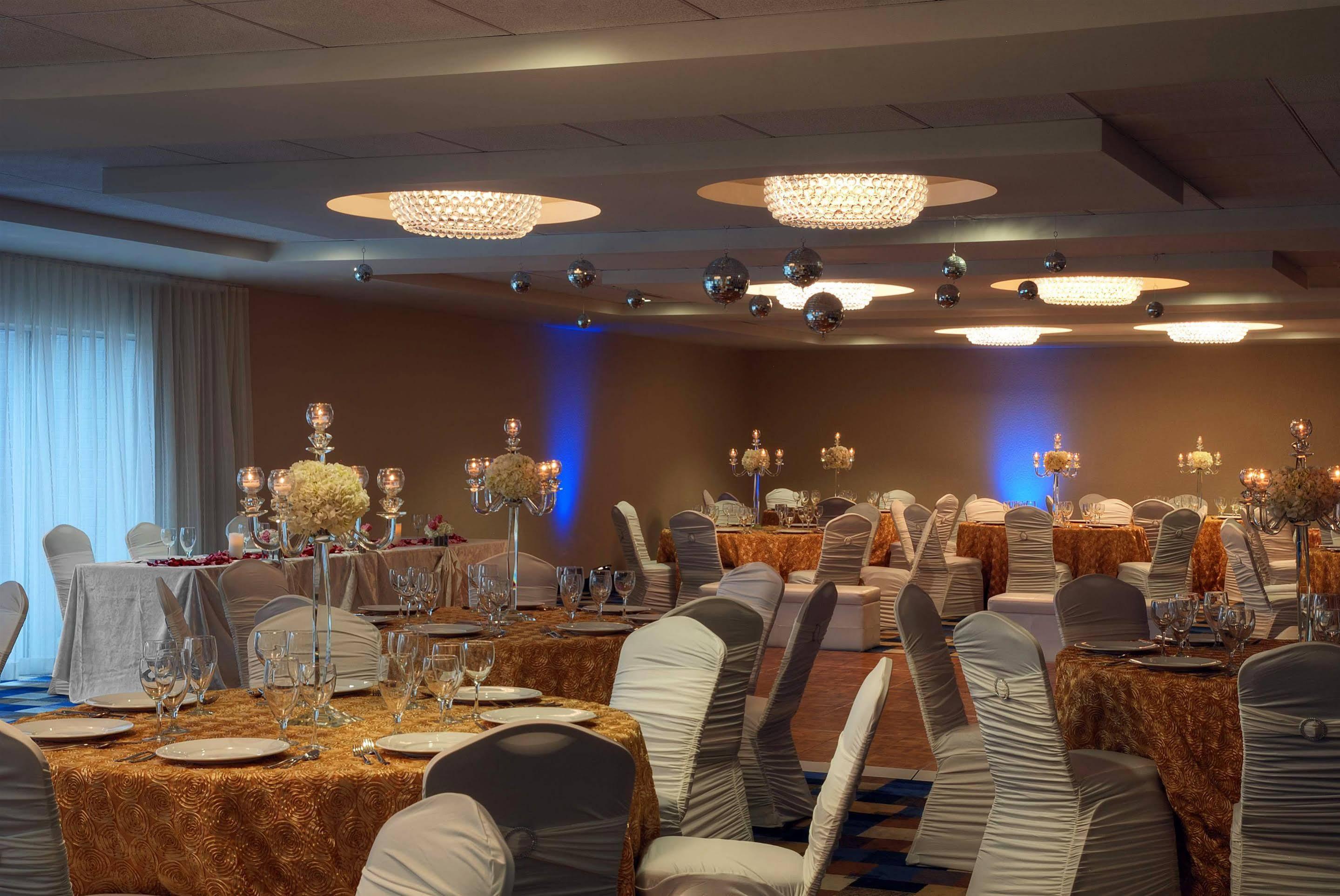 Hotel Four Points By Sheraton Downtown 4*
