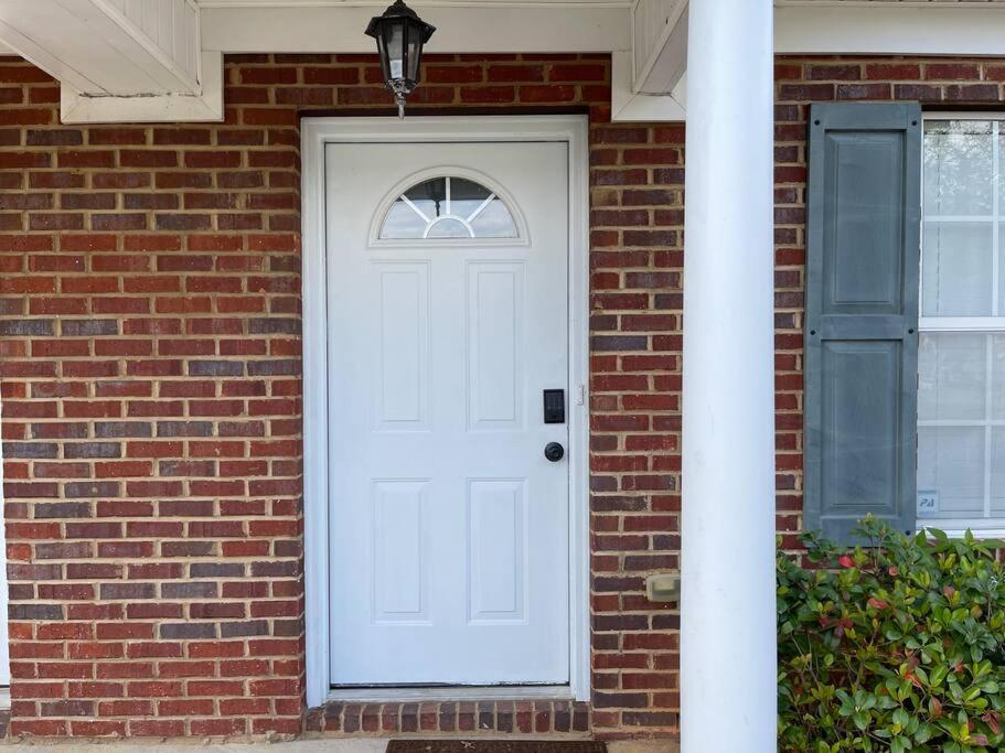Cheerful 3-bedrooms With Free Parking On Premises