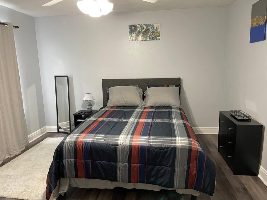 Holiday home Cheerful 3-bedrooms With Free Parking On Premises