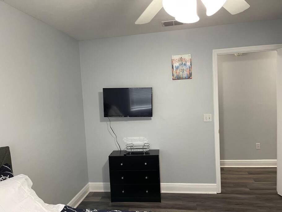 Cheerful 3-bedrooms With Free Parking On Premises Holiday home Tallahassee