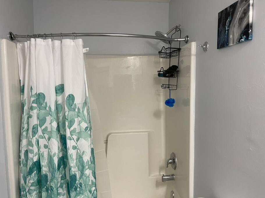 Cheerful 3-bedrooms With Free Parking On Premises Tallahassee