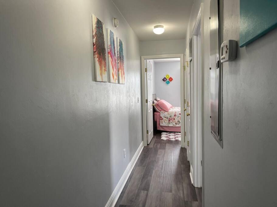 Holiday home Cheerful 3-bedrooms With Free Parking On Premises