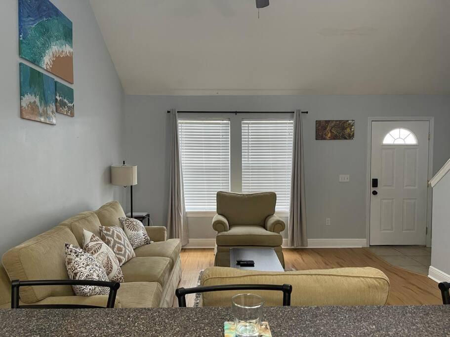 Cheerful 3-bedrooms With Free Parking On Premises Holiday home