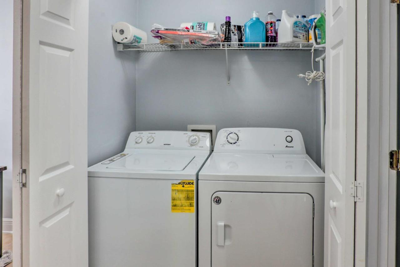 Tidy Townhome About 7 Mi To Downtown!