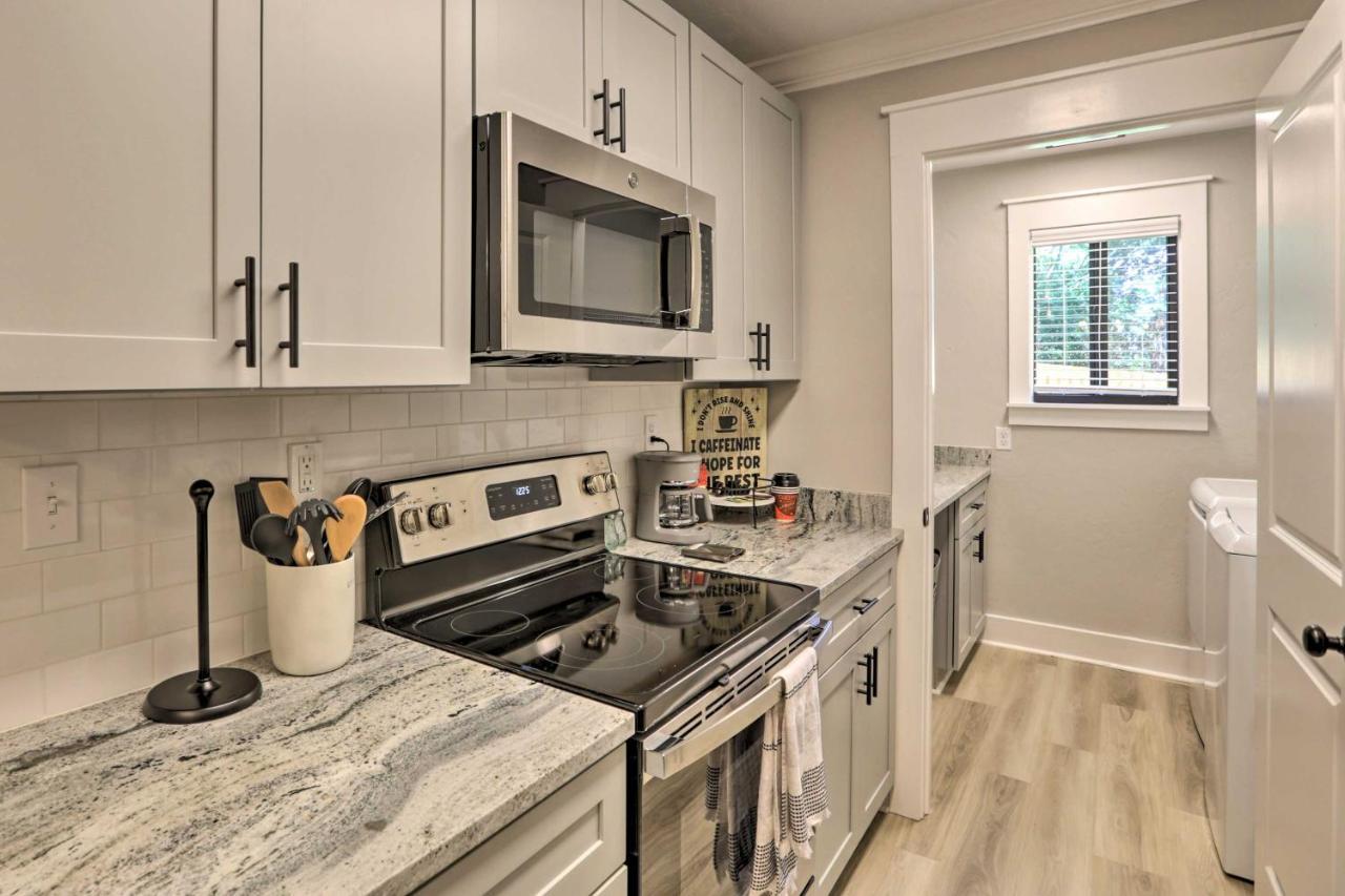 Cozy With Spacious Yard! Apartment *