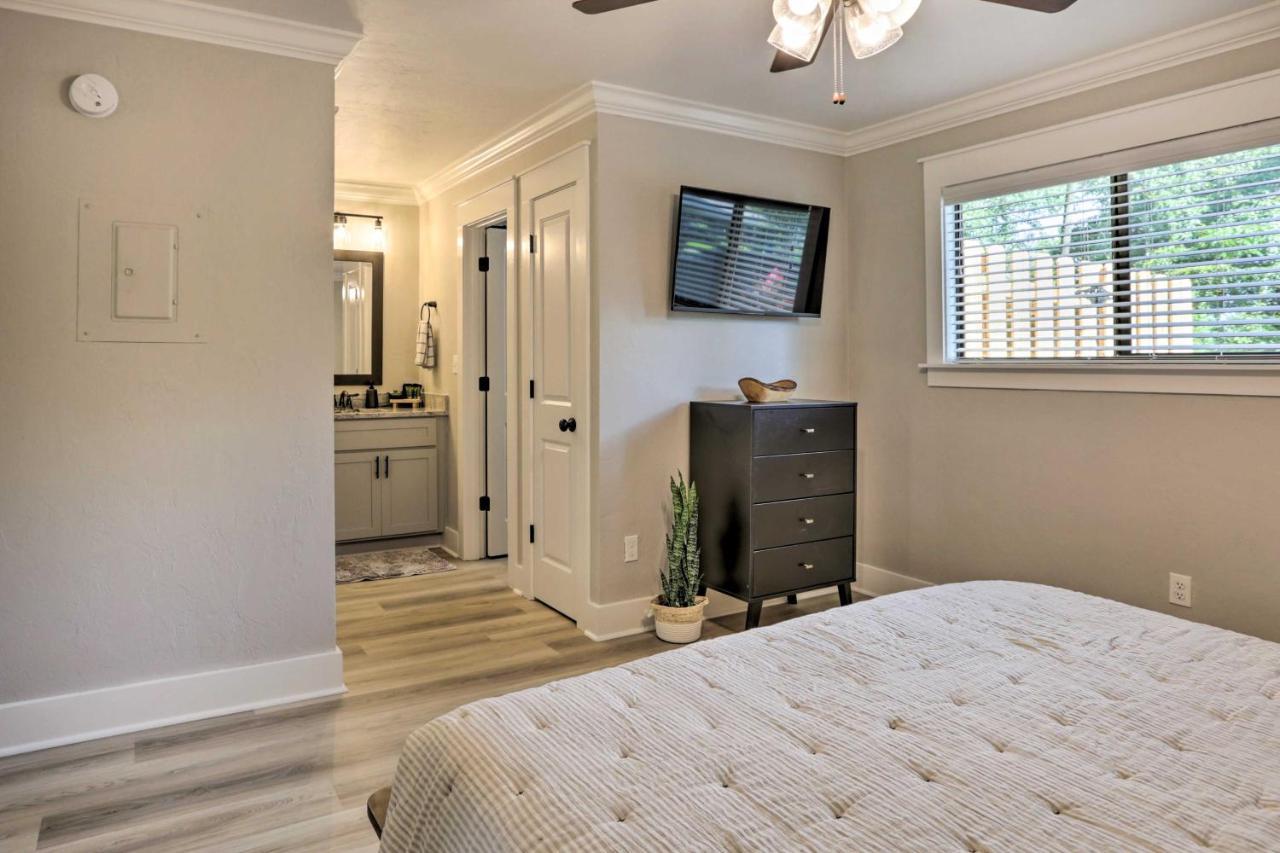 Cozy With Spacious Yard! *