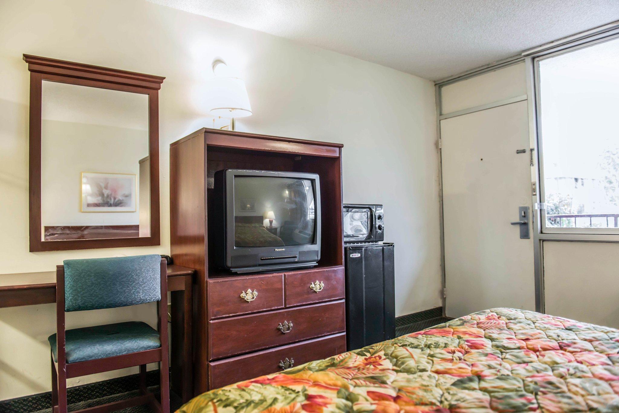Econo North Lodge