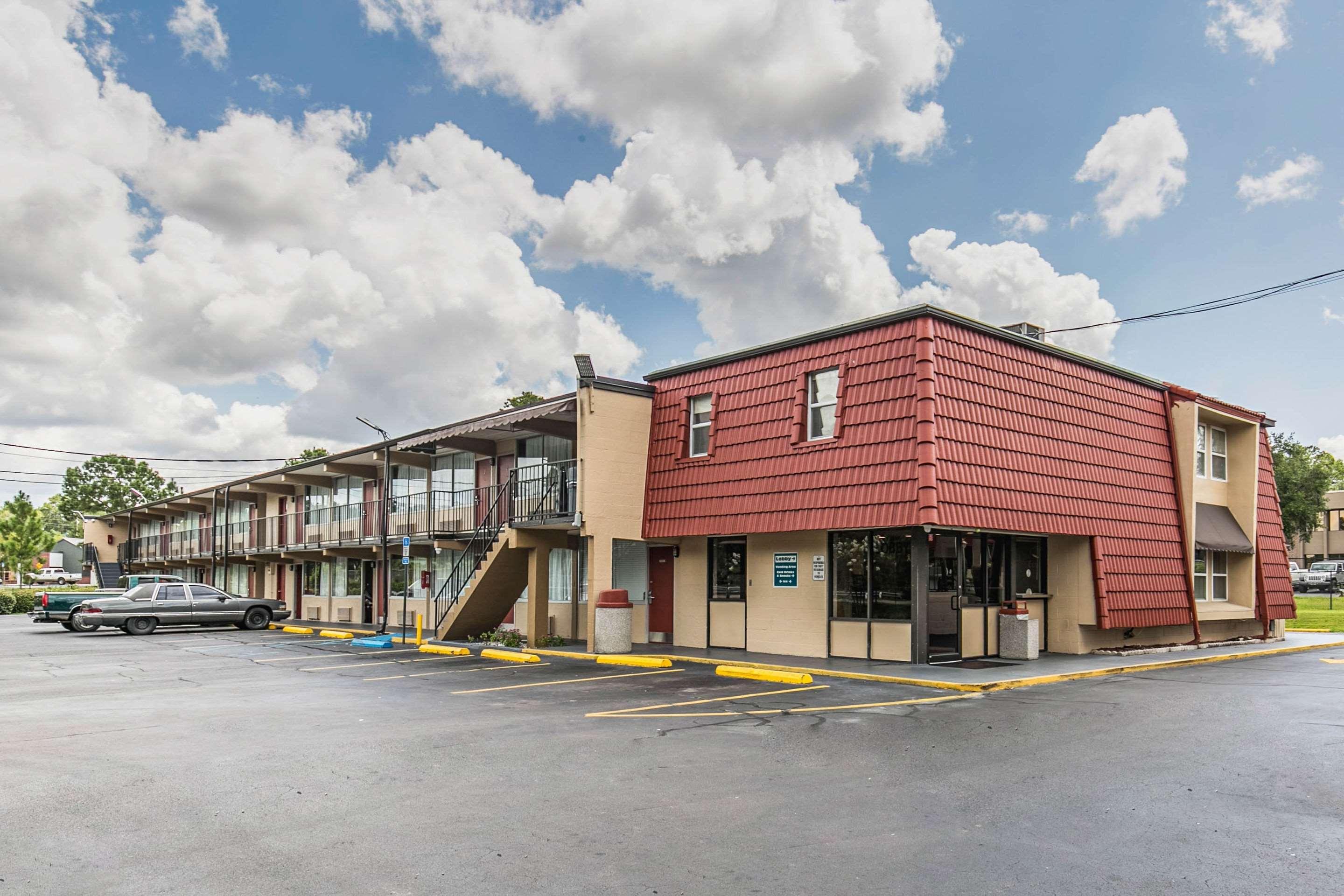 Econo North Lodge