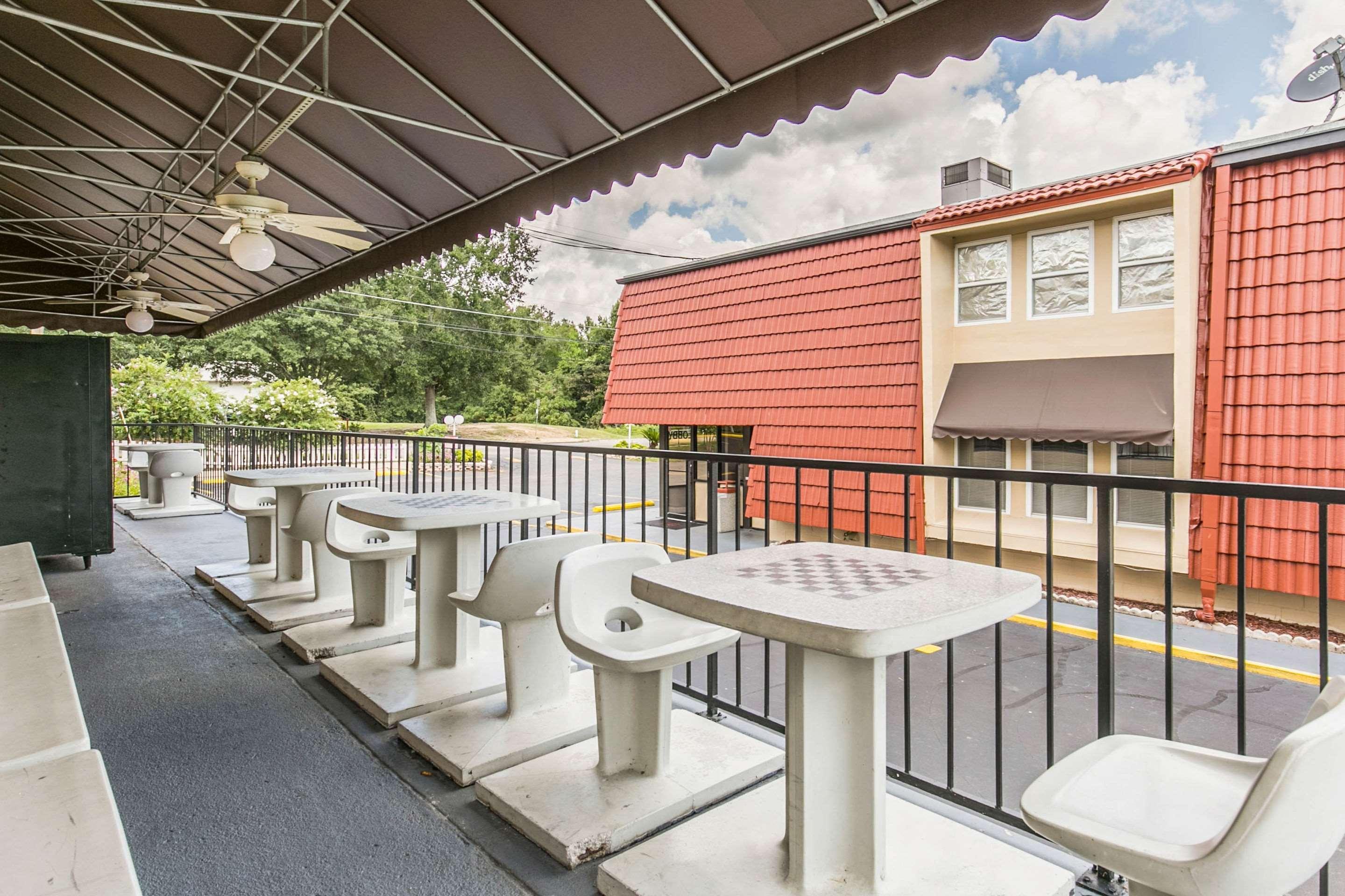 Lodge Econo North