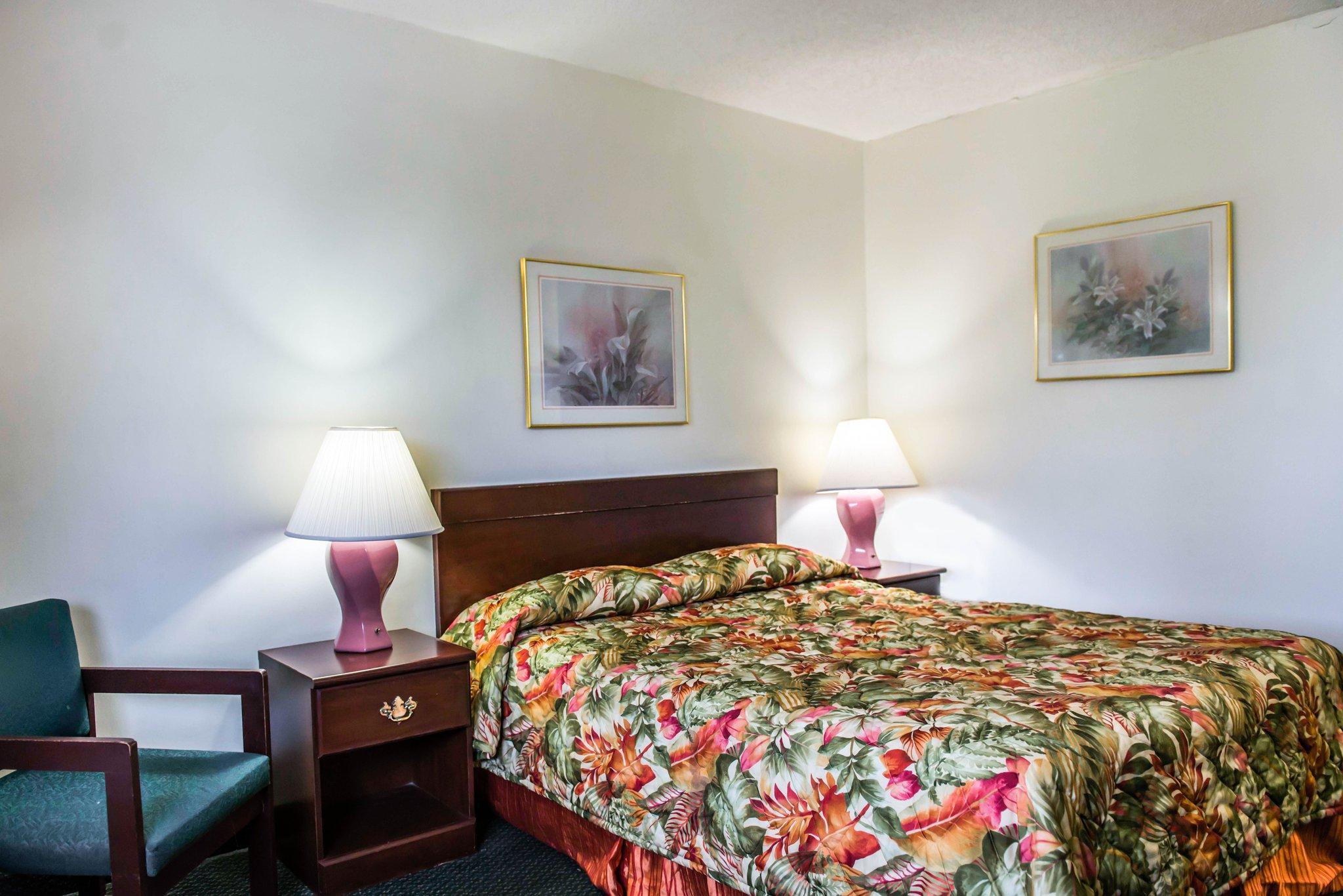 Lodge Econo North *