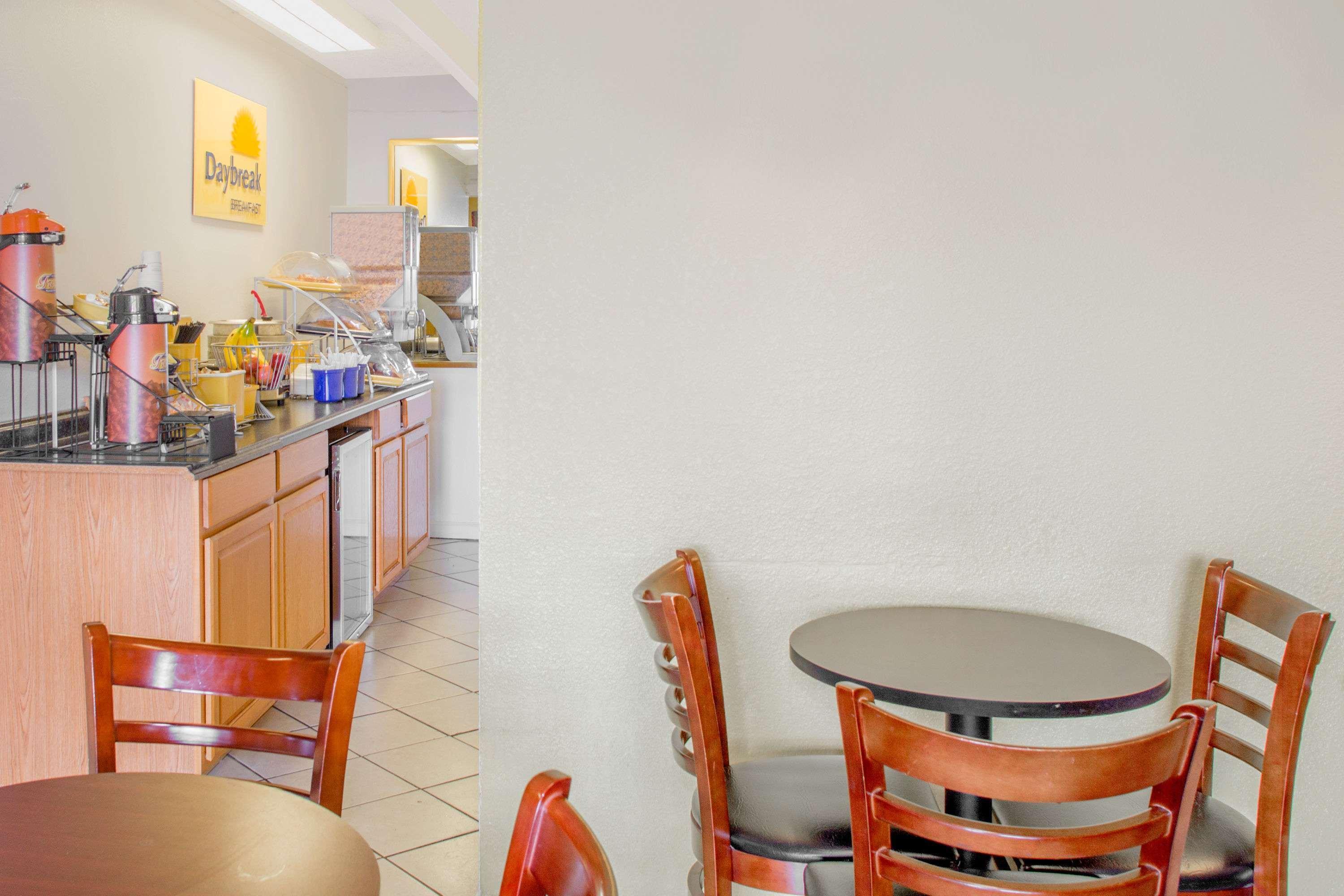 Days By Wyndham Center
