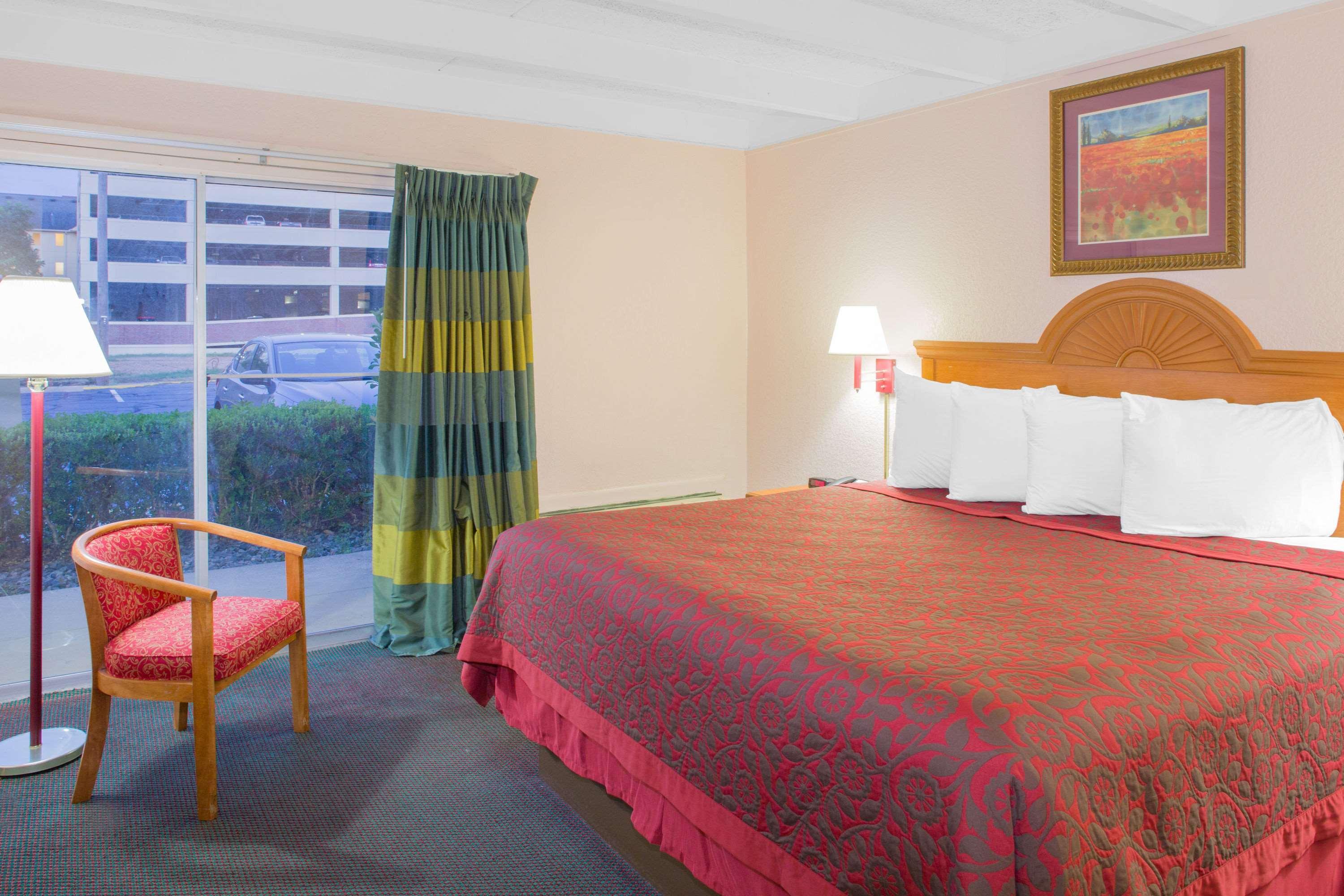 Hotel Days By Wyndham Center