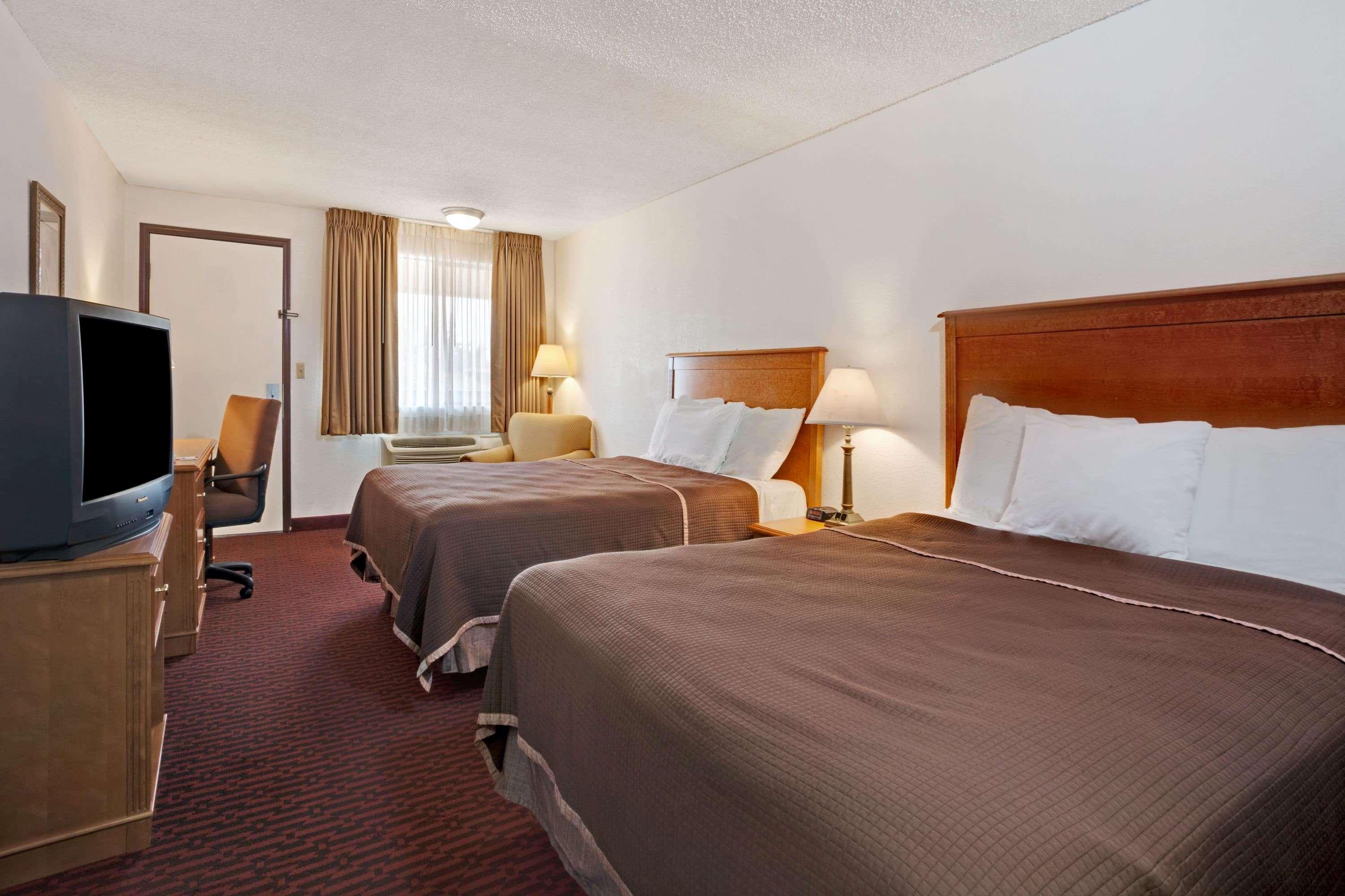 Howard Johnson By Wyndham