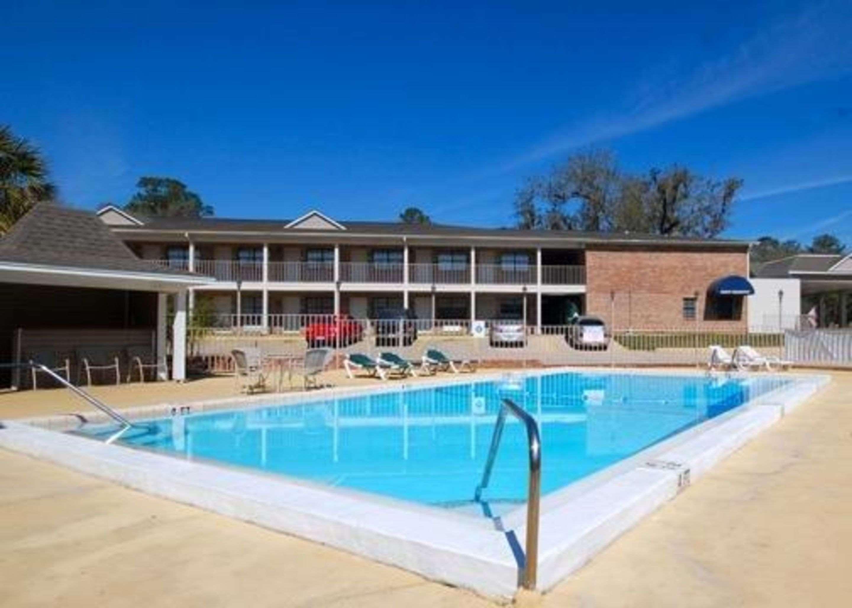 Motel Suburban Near