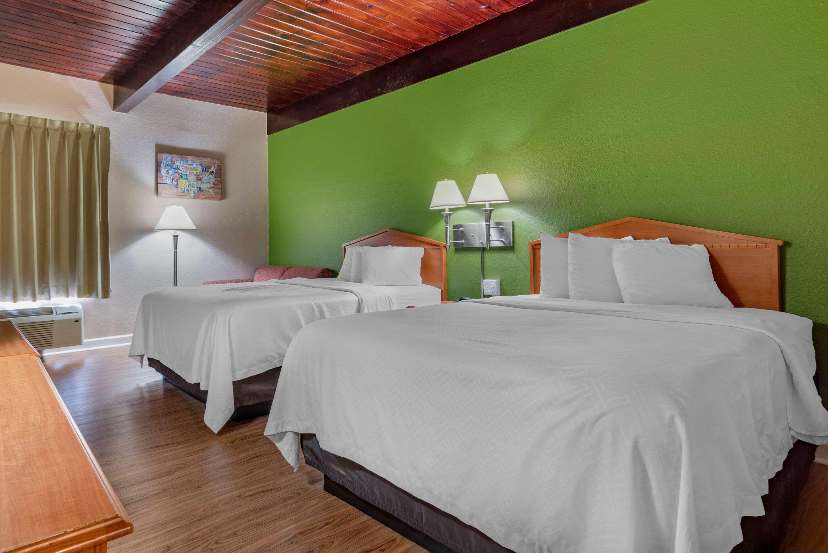 Lodge Econo Near Capital -university Tallahassee