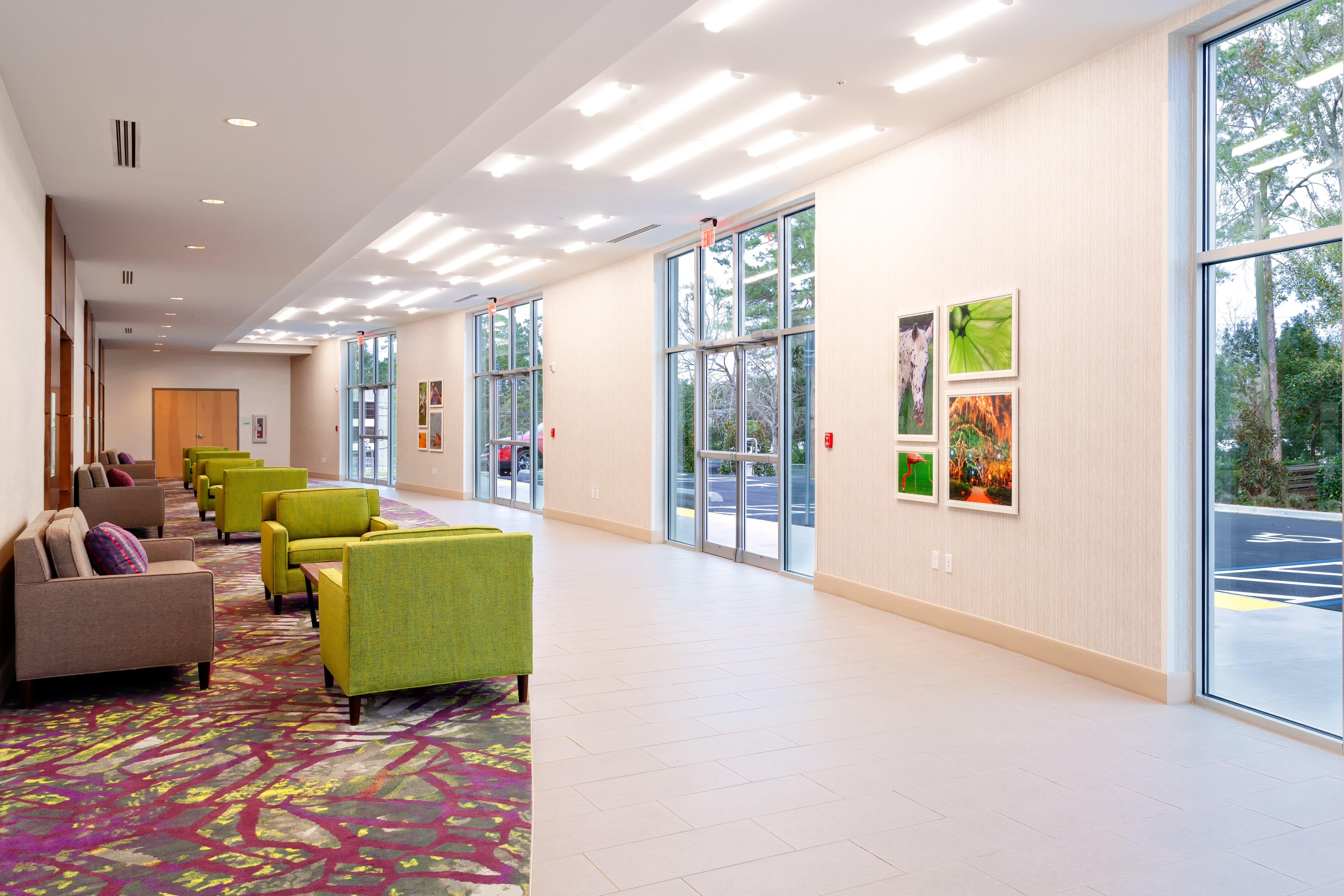 - E Capitol - Univ By Ihg