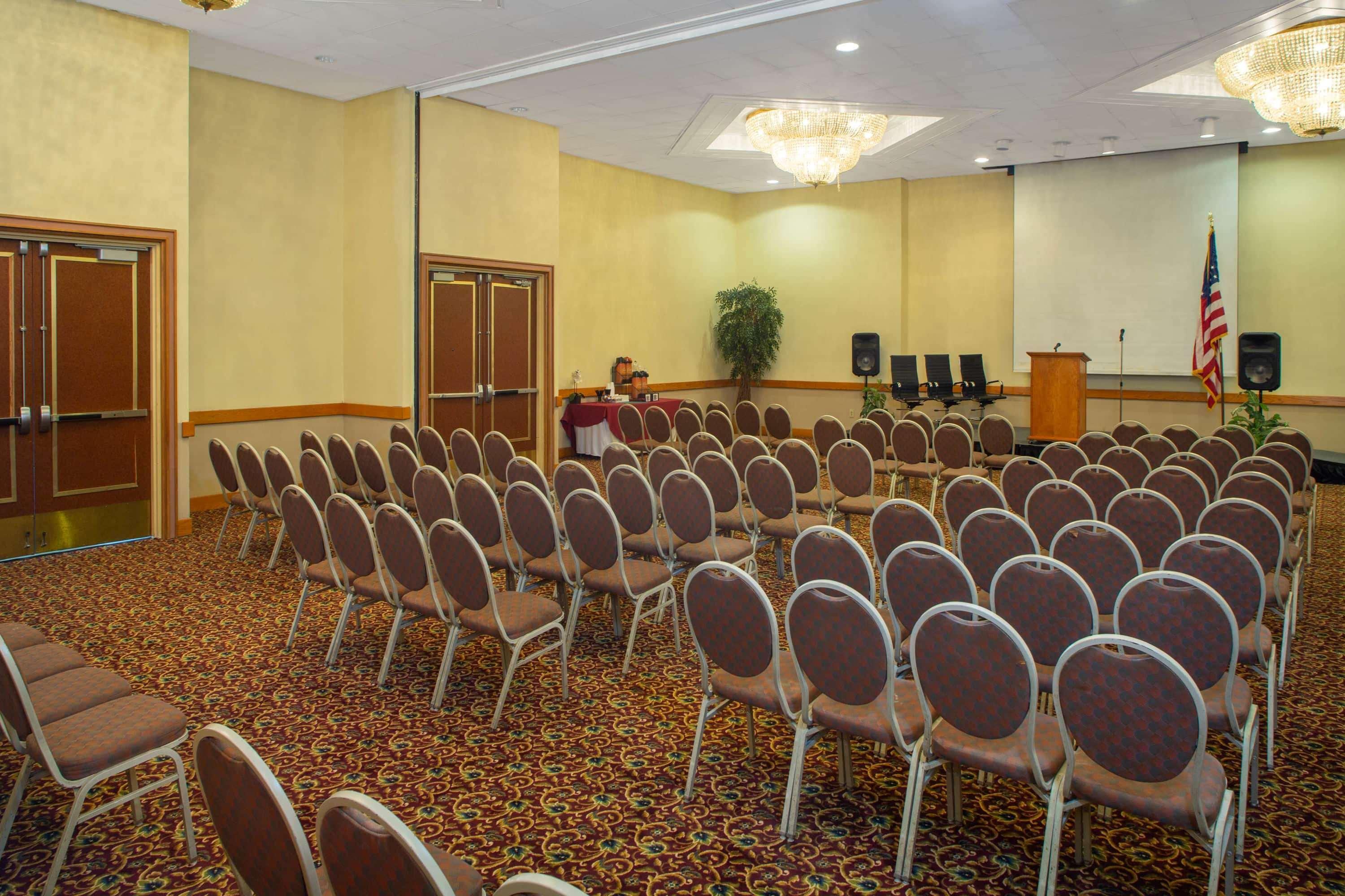 Days & By Wyndham Conf Center I-10 Hotel 2*
