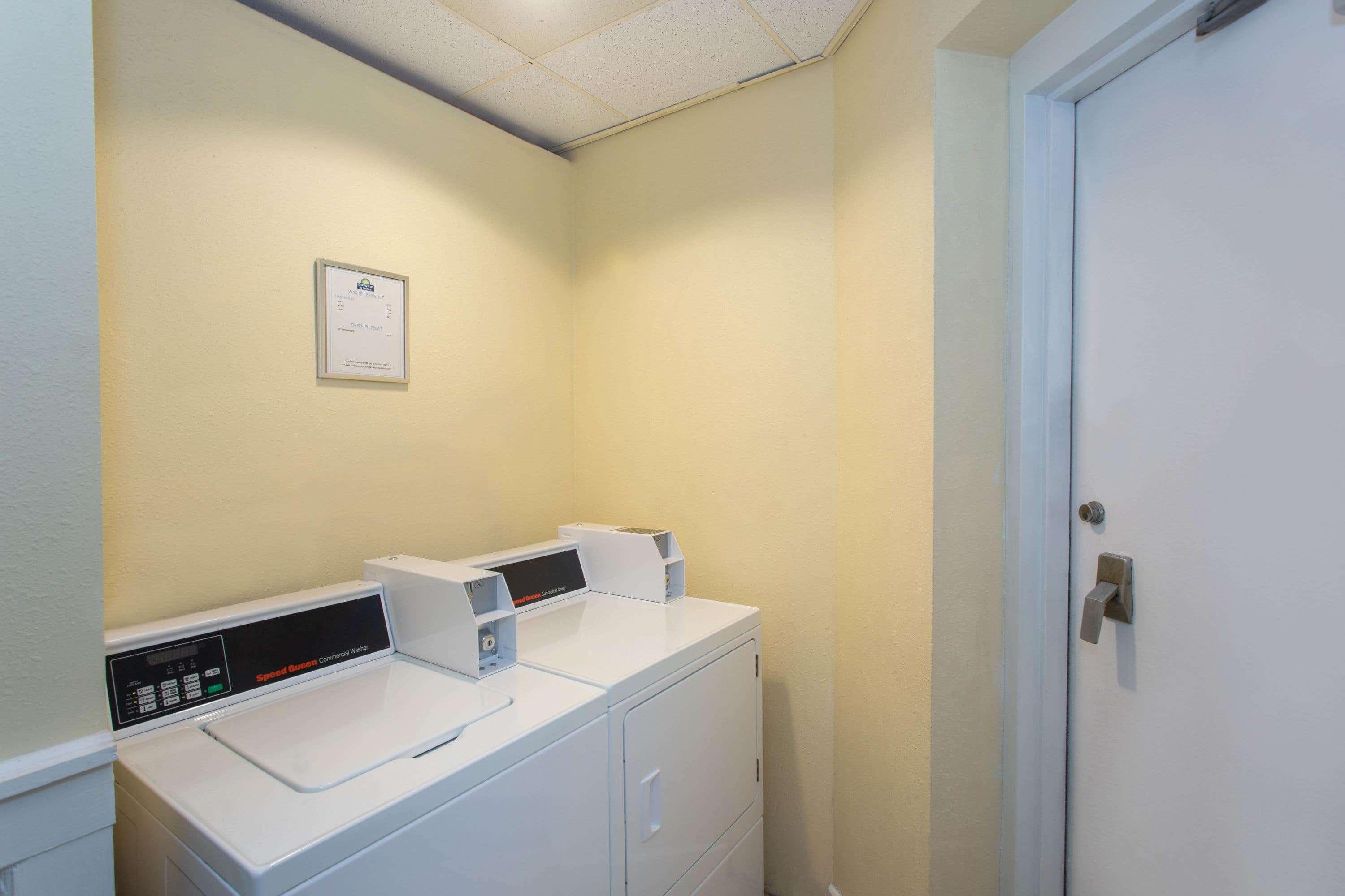 Hotel Days & By Wyndham Conf Center I-10 Tallahassee