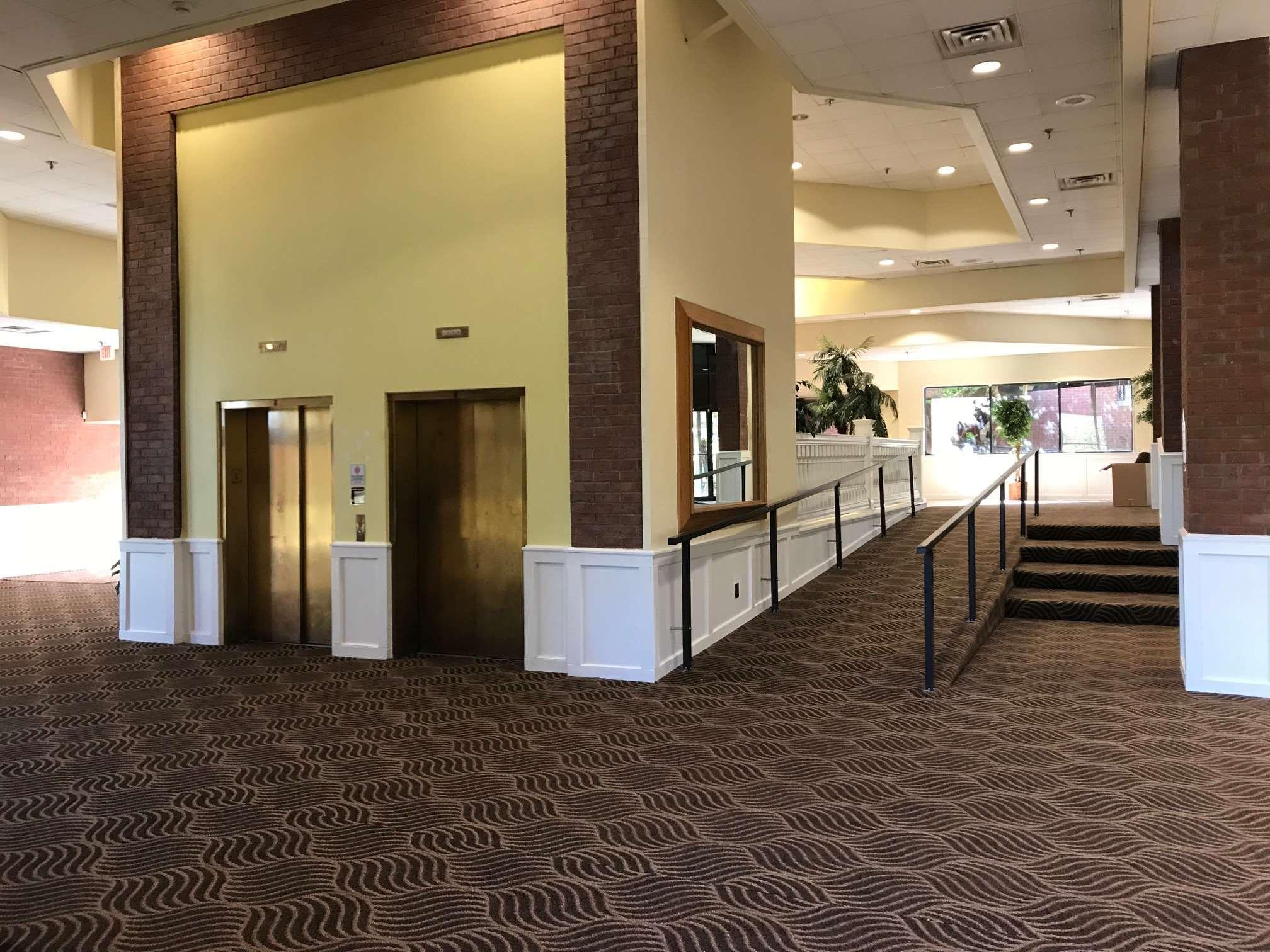 Hotel Days & By Wyndham Conf Center I-10