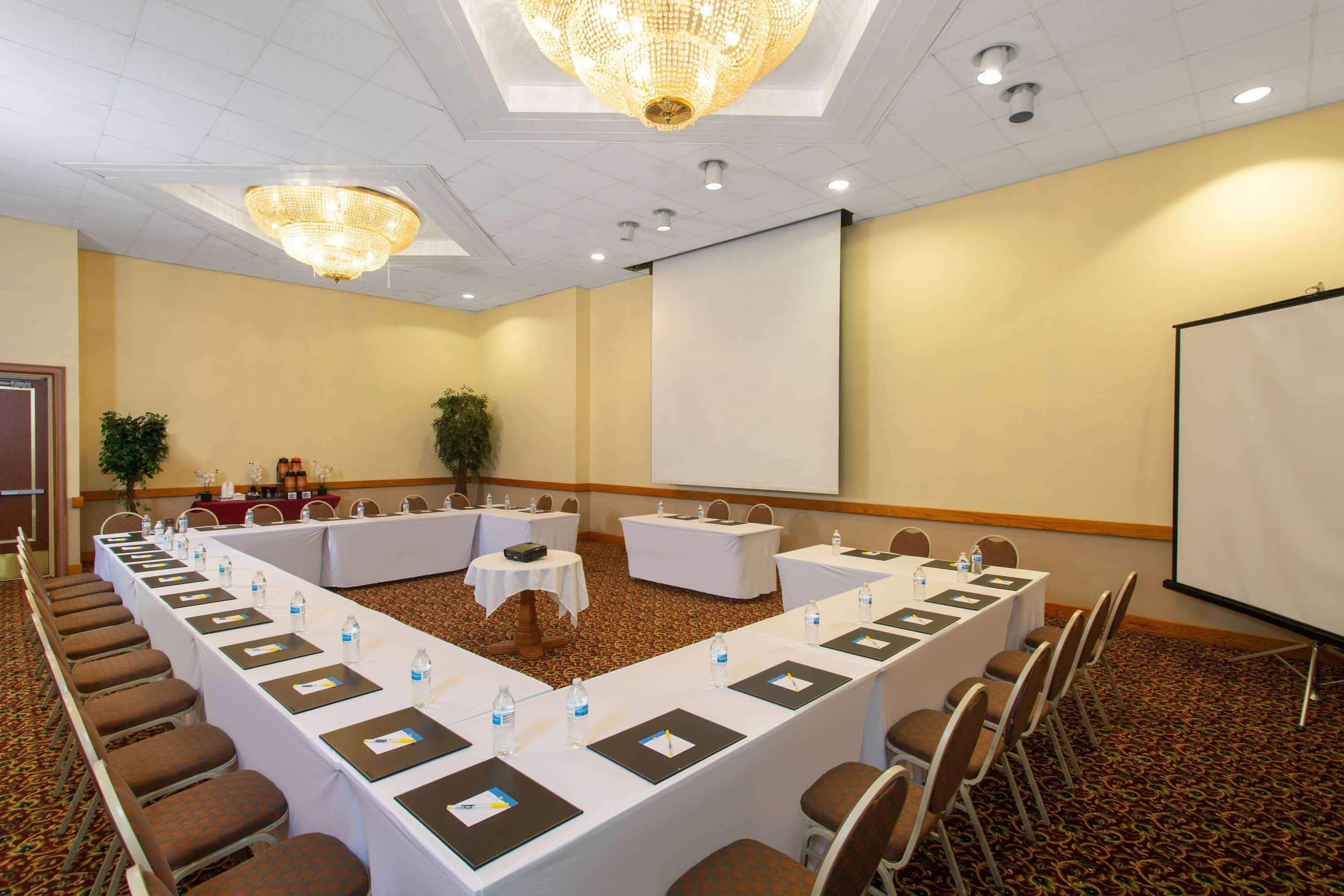 Days & By Wyndham Conf Center I-10 Hotel 2*