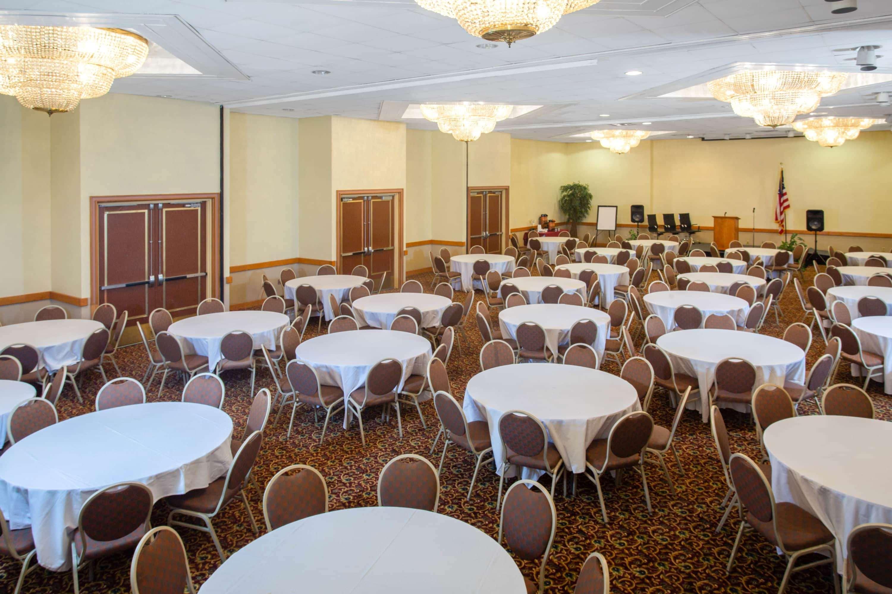Days & By Wyndham Conf Center I-10 Hotel 2*