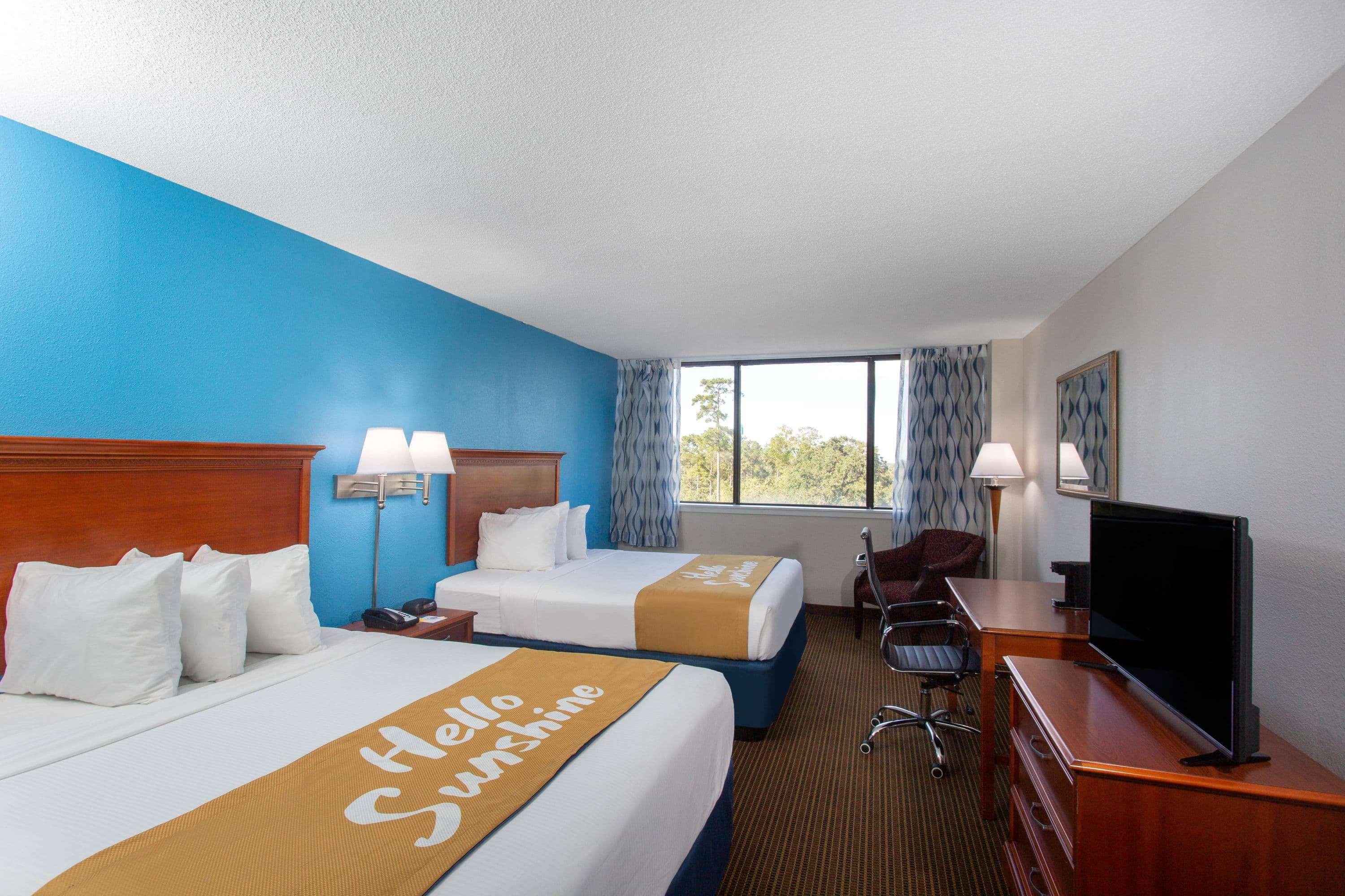 Hotel Days & By Wyndham Conf Center I-10 Tallahassee