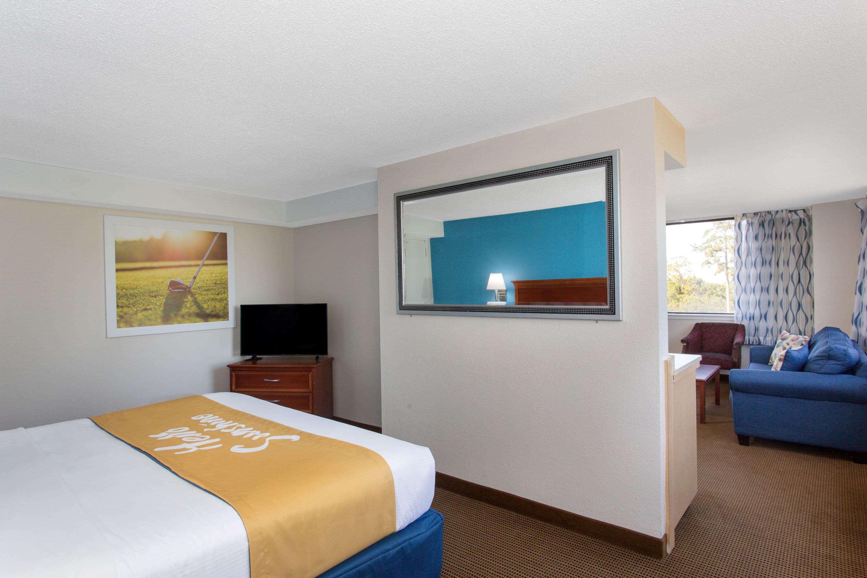 Hotel Days & By Wyndham Conf Center I-10 2*