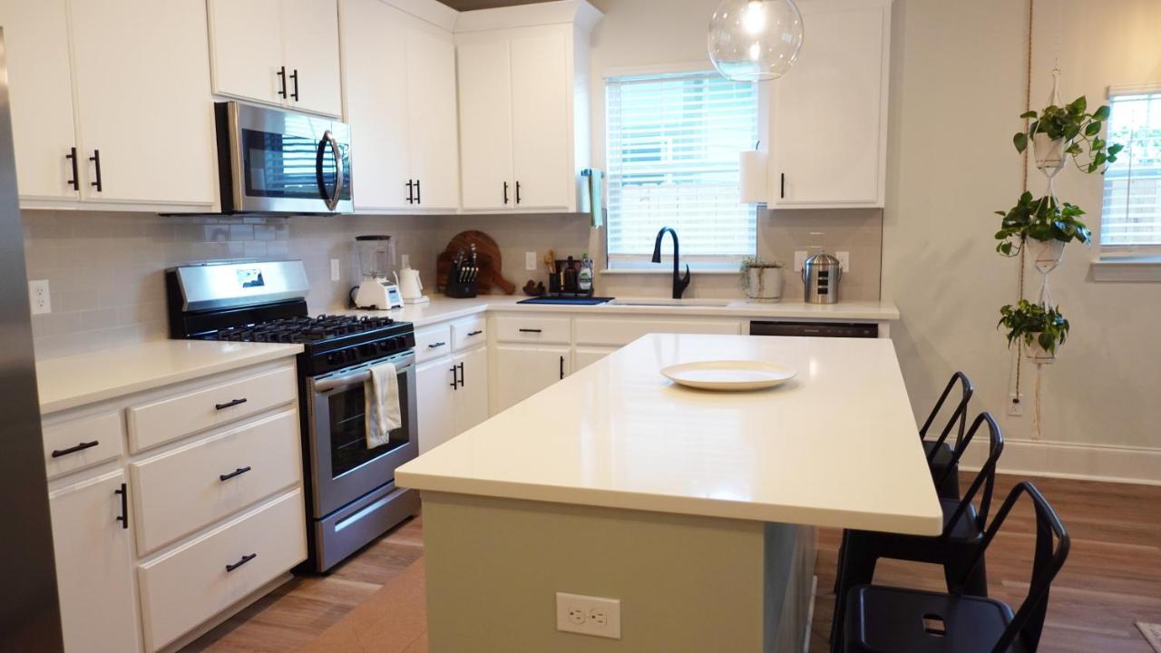 Beautiful Modern Luxury Eco Townhouse, 3b/3.5b Great Location Tallahassee