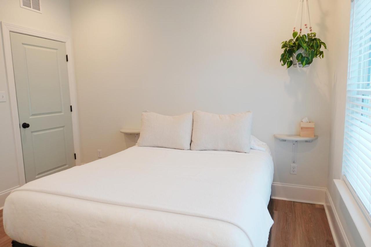 Beautiful Modern Luxury Eco Townhouse, 3b/3.5b Great Location Holiday home