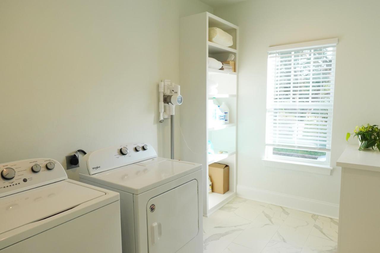 Holiday home Beautiful Modern Luxury Eco Townhouse, 3b/3.5b Great Location