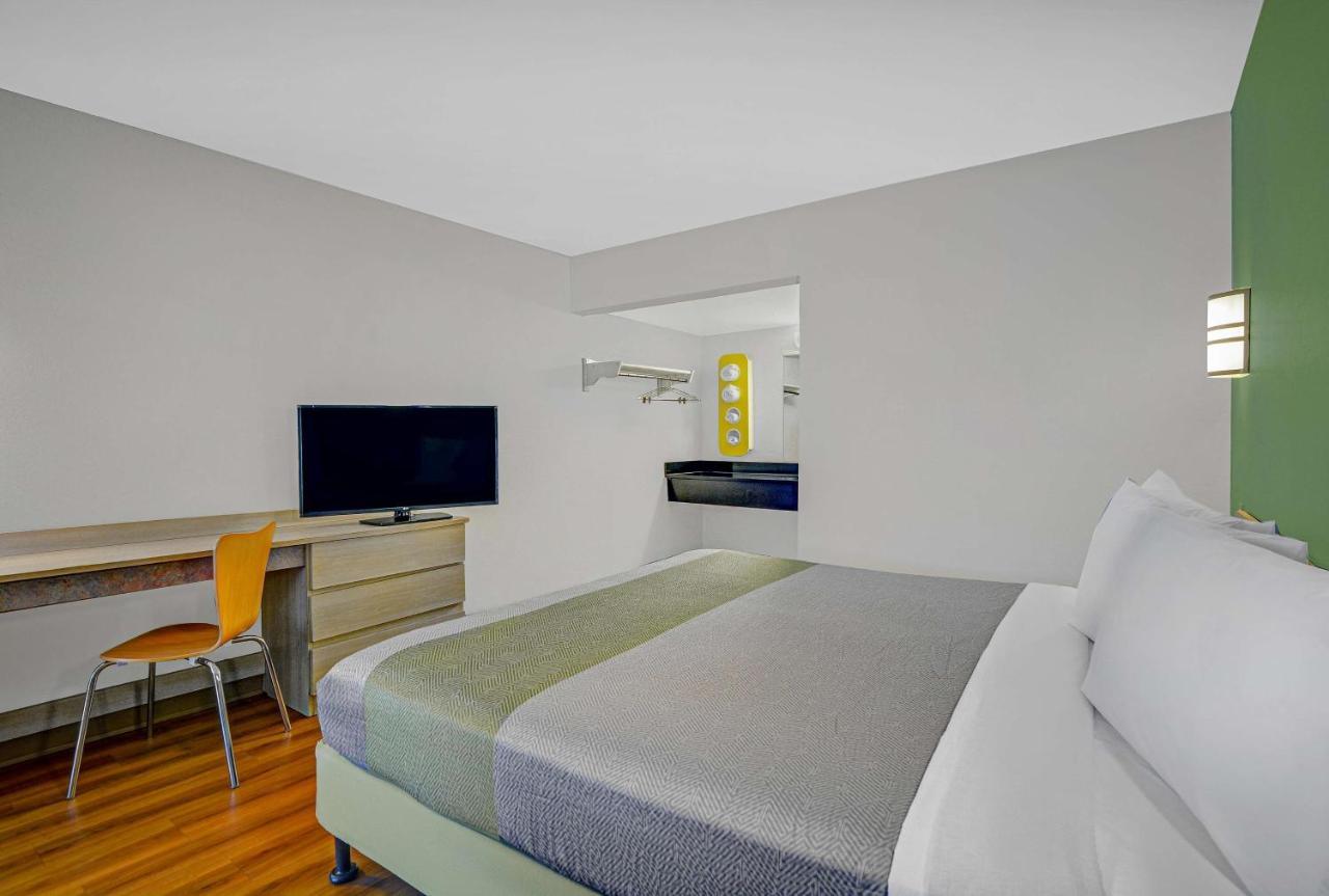 Hotel 6-tallahassee, Fl - Downtown 2*