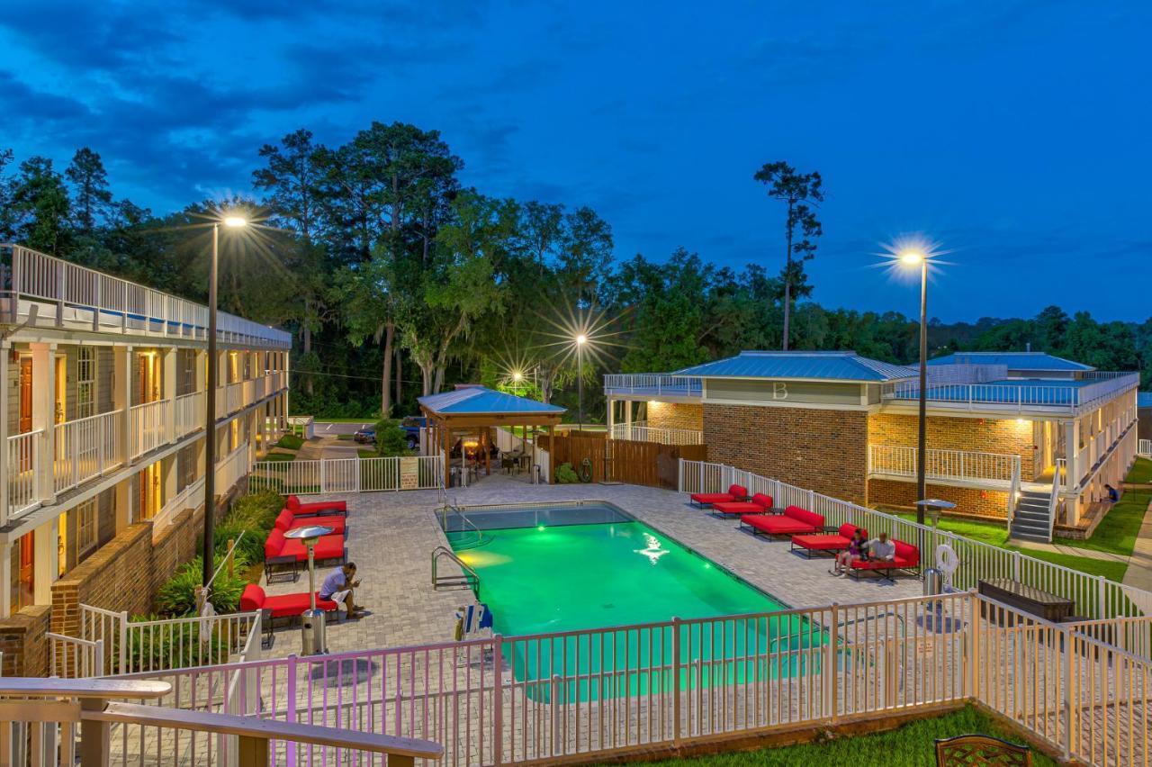 Seven Hills I-10 Hotel