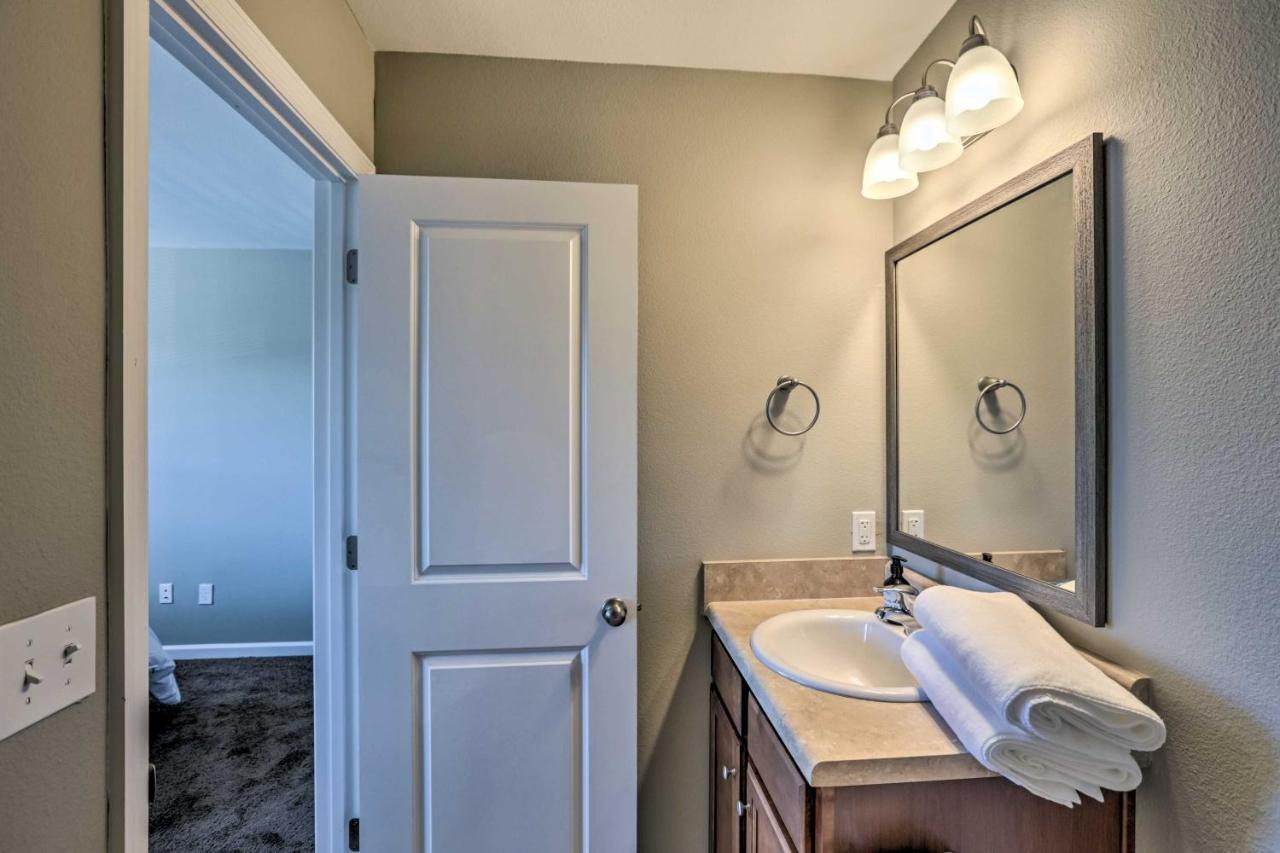 Ideally Located And Elegant With Balcony! Apartment *