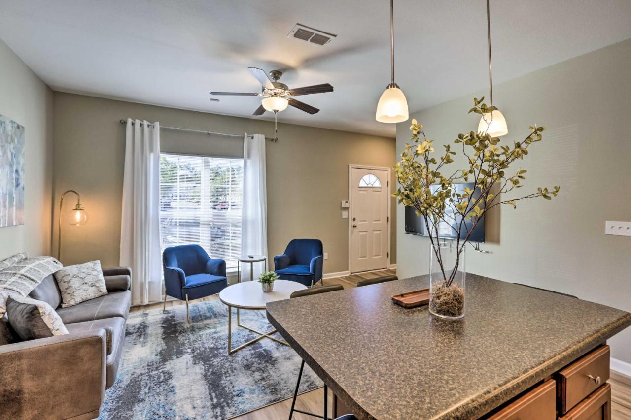 Ideally Located And Elegant With Balcony! Apartment Tallahassee