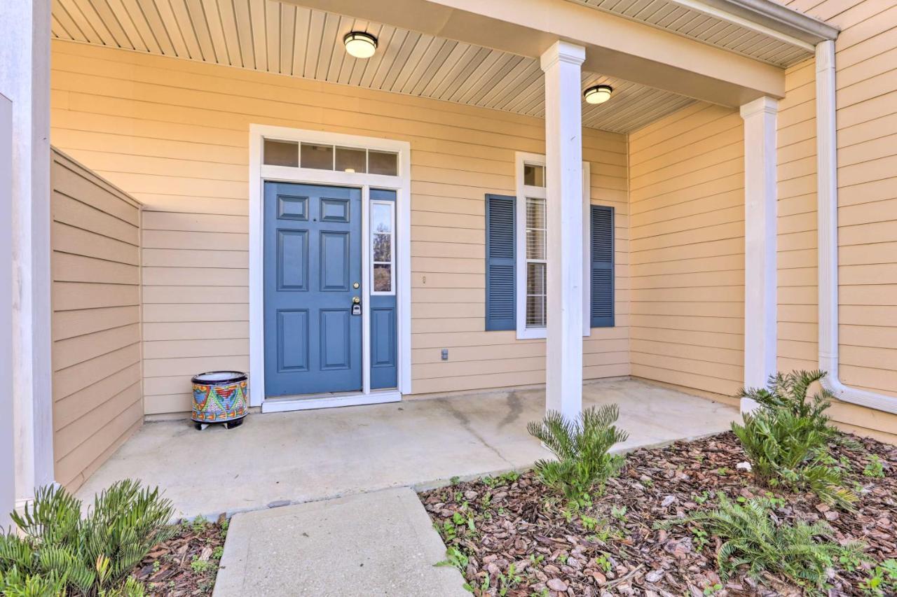 Sassy Home, 5 Mi To Downtown! Holiday home *