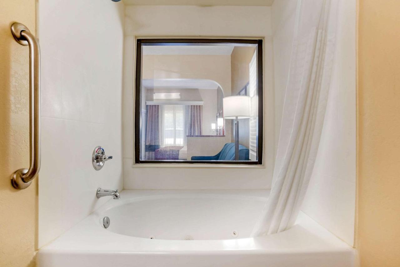 Comfort Downtown Hotel